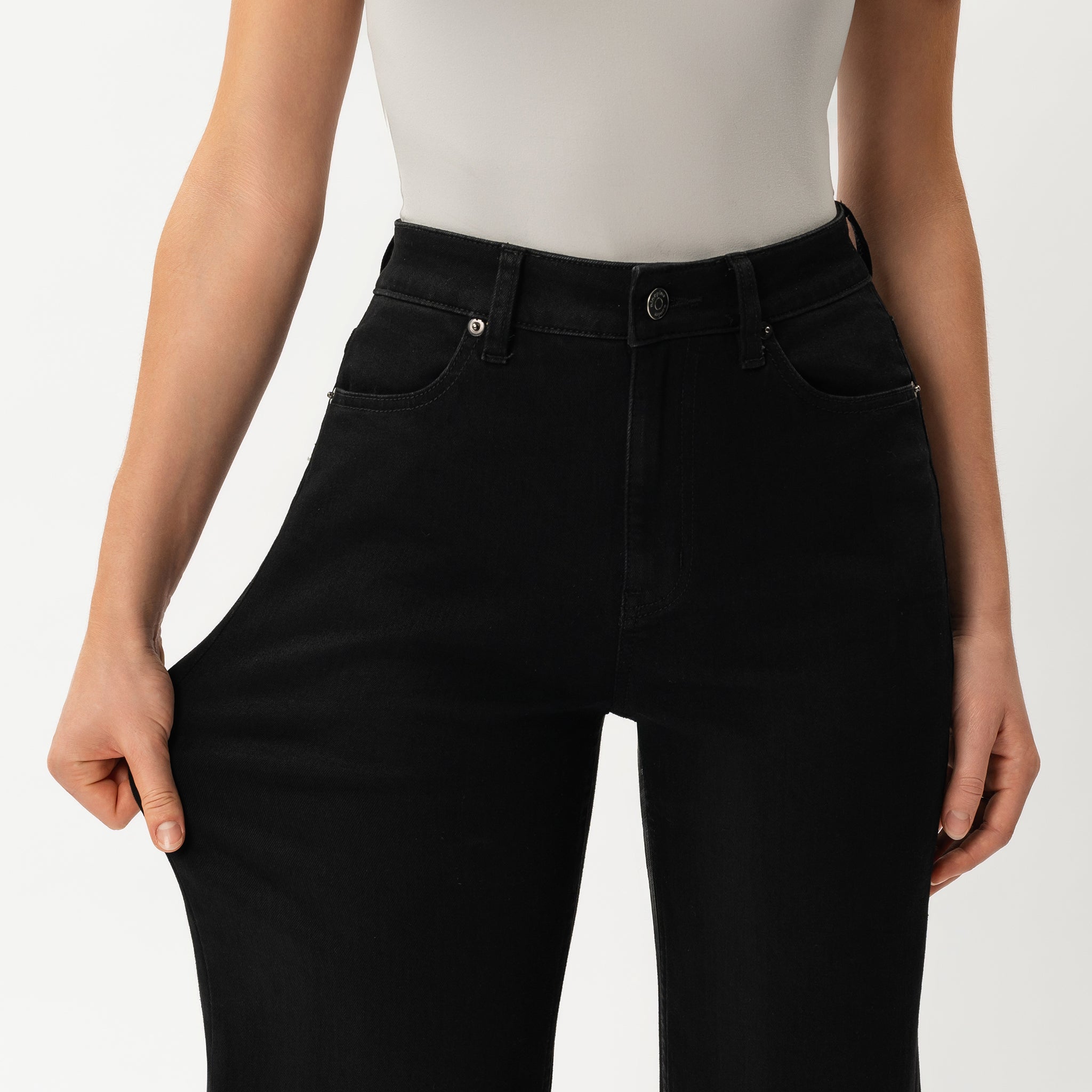 Relaxed ComfortDenim™ Jeans - Ninepine