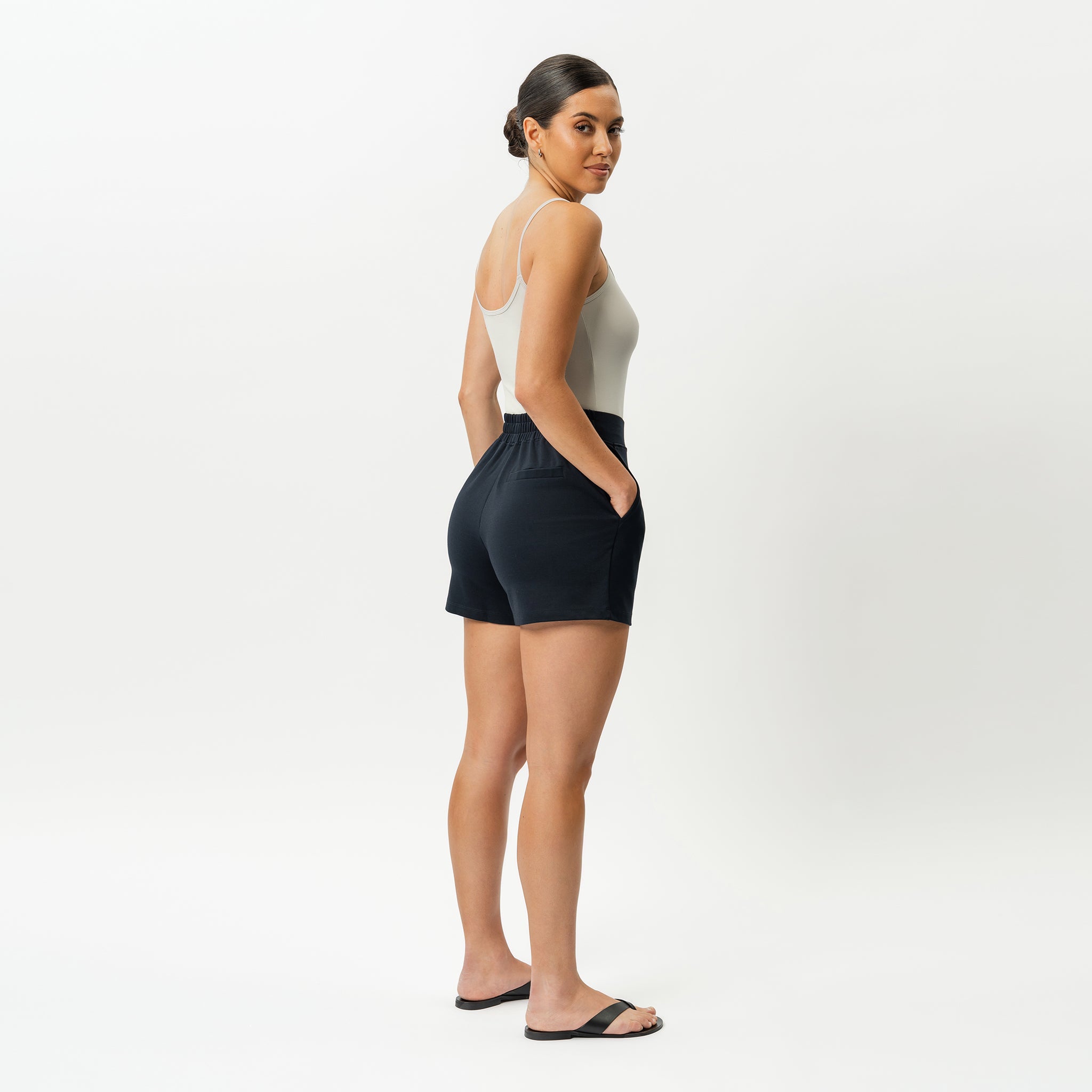 Light Ponte Shorts - Ninepine