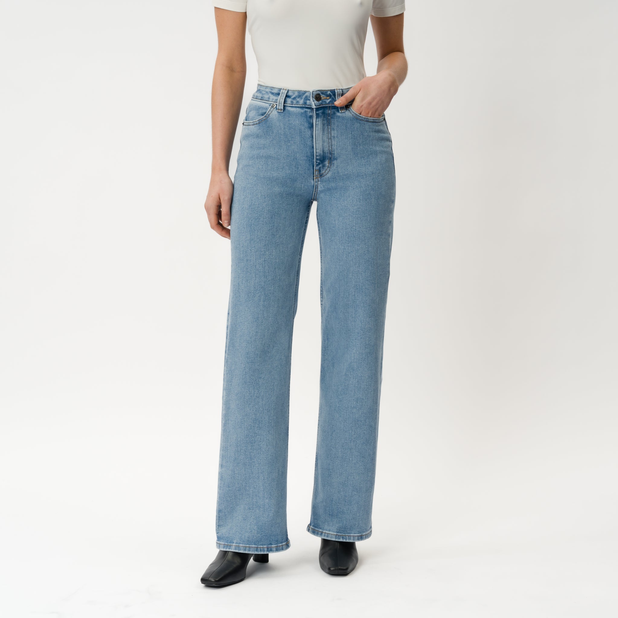 Relaxed ComfortDenim™ Jeans - Ninepine