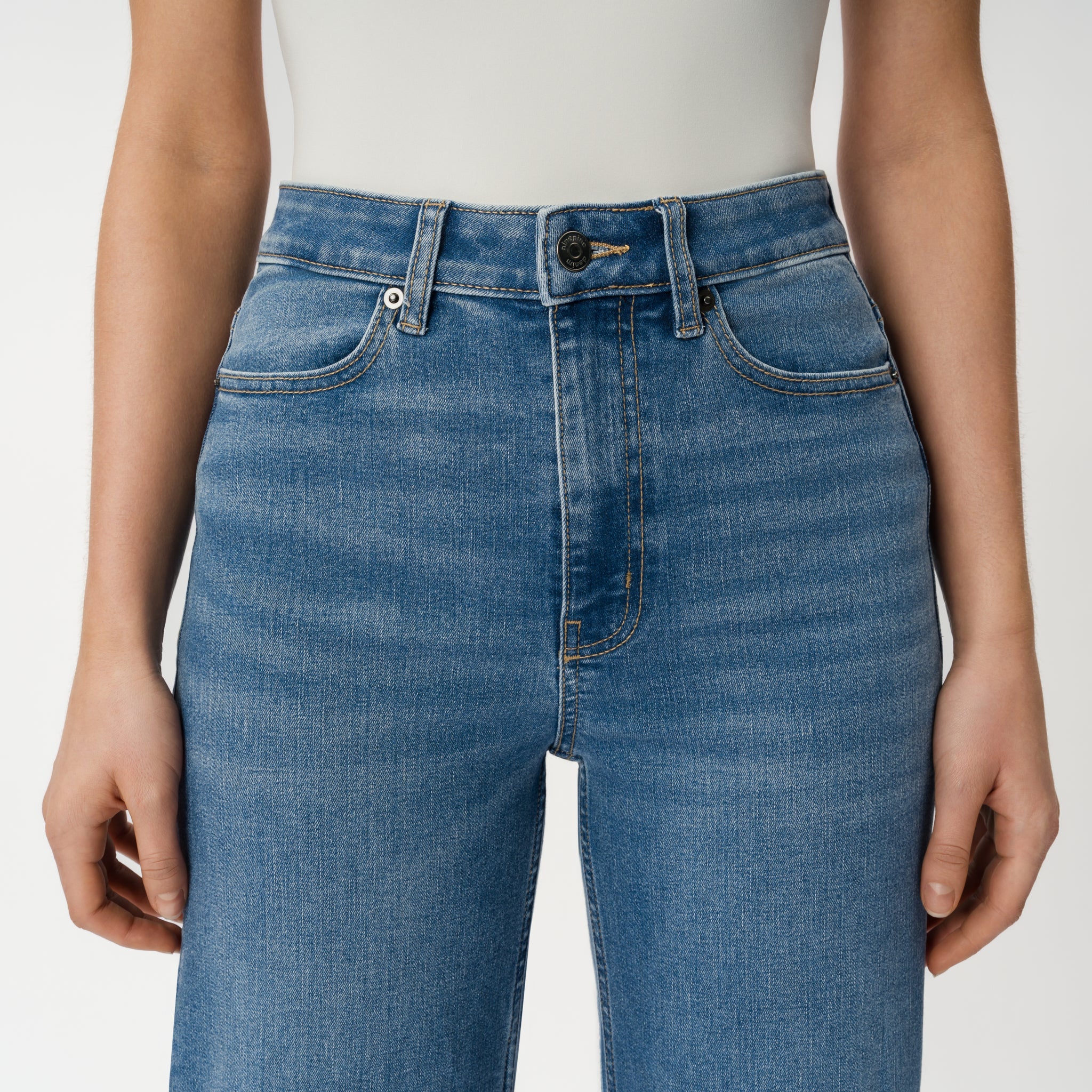 Relaxed ComfortDenim™ Jeans - Ninepine