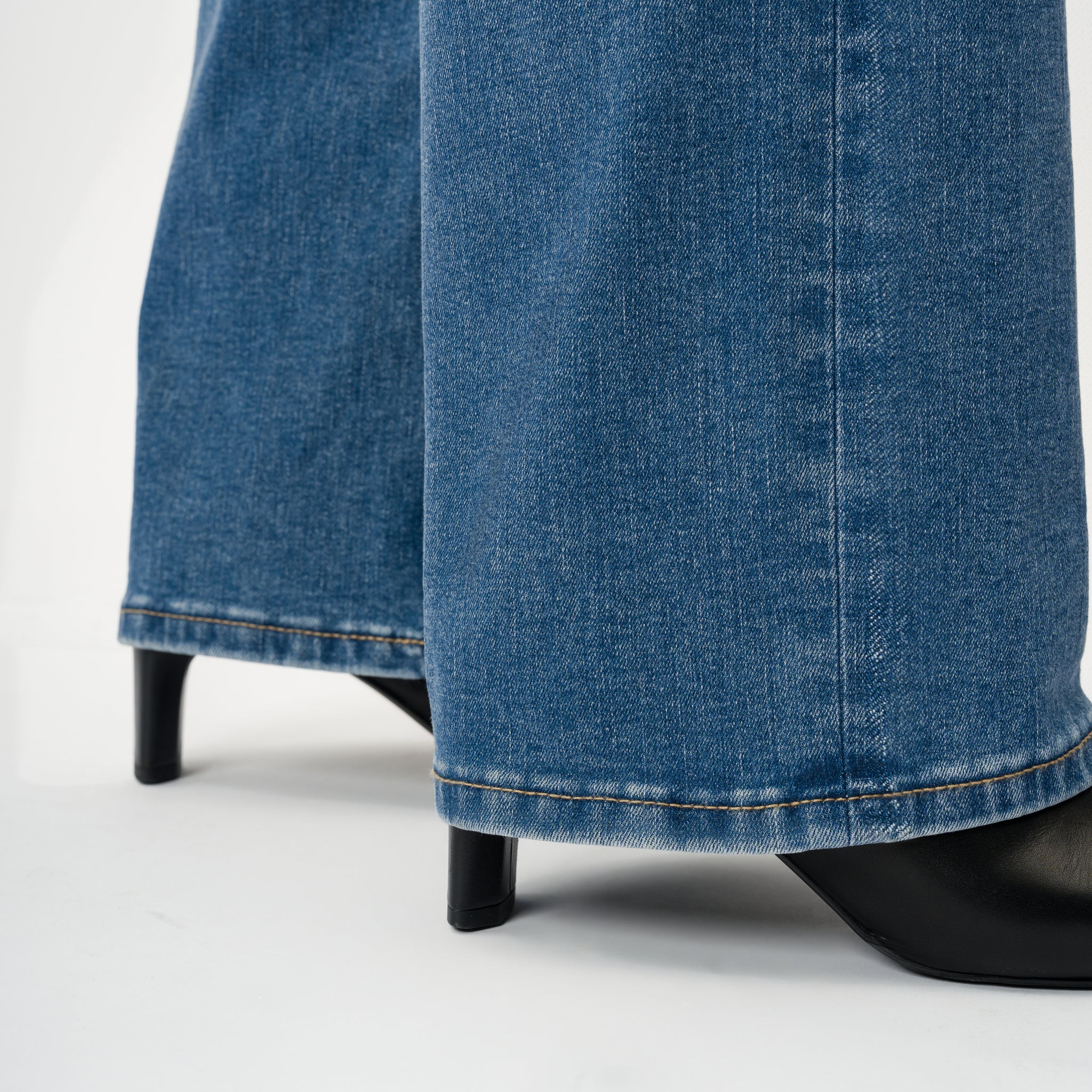 Relaxed ComfortDenim™ Jeans - Ninepine